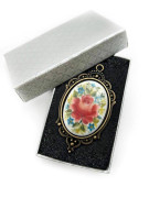 Украшения гжельских мастеров с удовольствием  носят  модницы